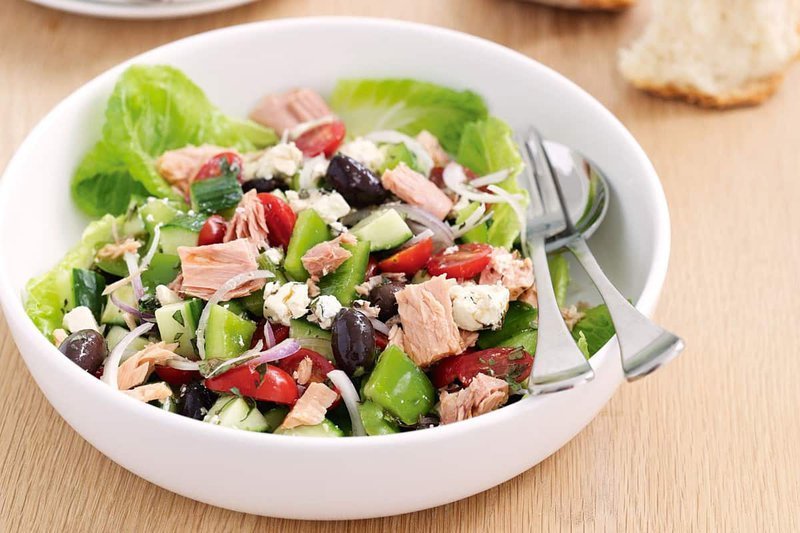 Salad cá ngừ là món ăn nhẹ giàu dinh dưỡng được rất nhiều người ưa thích